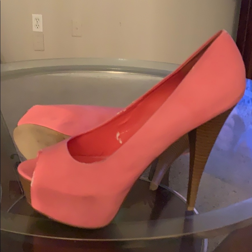 Coral/pink pumps